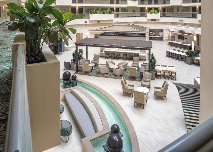 Embassy Suites By Hilton Seattle - Tacoma International AirportAirport Hotel